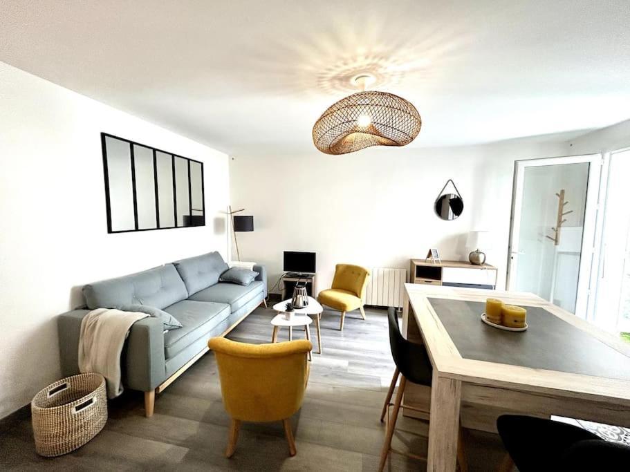 Cote Cour - Appartement En Plein Centre-Ville & Proche Des Thermes Rochefort  Exterior foto
