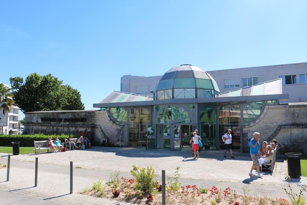 Cote Cour - Appartement En Plein Centre-Ville & Proche Des Thermes Rochefort  Exterior foto