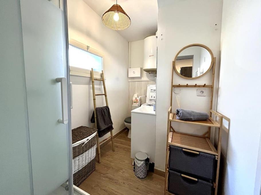 Cote Cour - Appartement En Plein Centre-Ville & Proche Des Thermes Rochefort  Exterior foto
