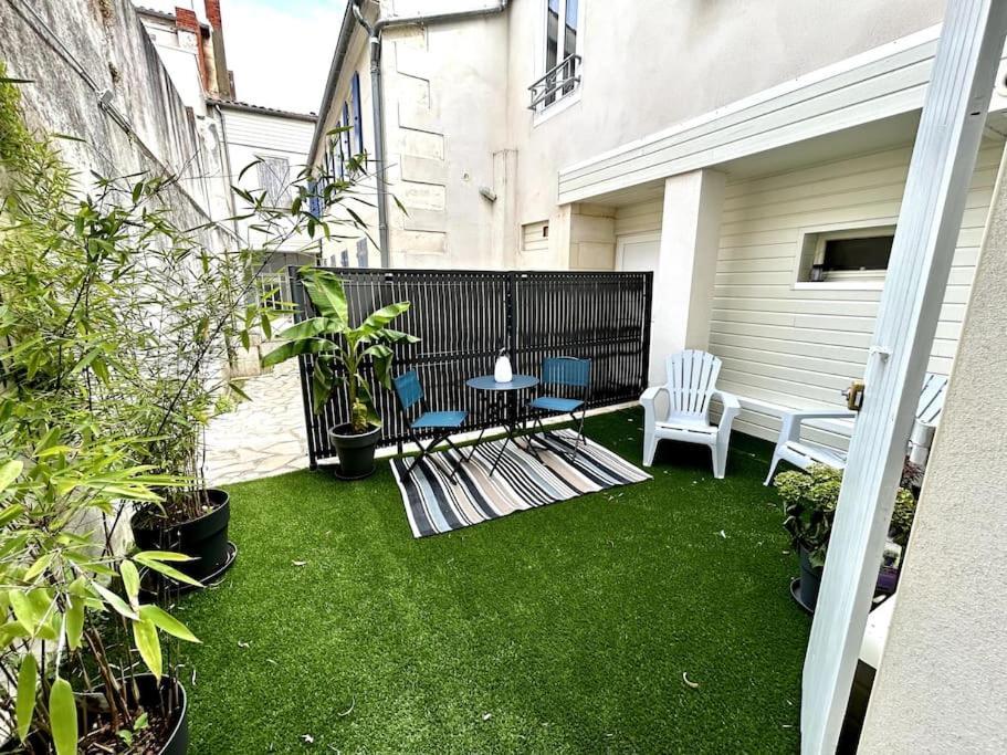 Cote Cour - Appartement En Plein Centre-Ville & Proche Des Thermes Rochefort  Exterior foto