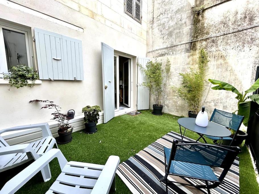Cote Cour - Appartement En Plein Centre-Ville & Proche Des Thermes Rochefort  Exterior foto